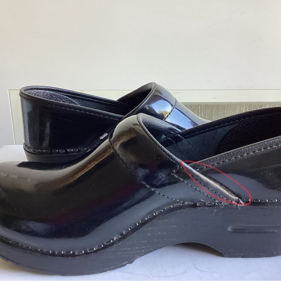 Dansko Glossy Black Leather Clogs Women's Size US 7 EU 38 - Picture 6 of 9